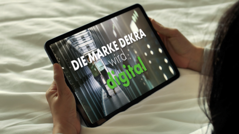 DEKRA hübscht sich für das 100-jährige Bestehen auf - Das neue DEKRA Corporate Design zum 100. Jubiläum wird als Film allen Beschäftigten vorgestellt - Foto: Zum Goldenen Hirschen